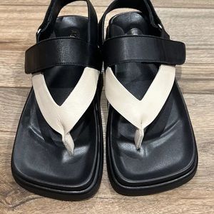 ALOHAS size 37 barley worn